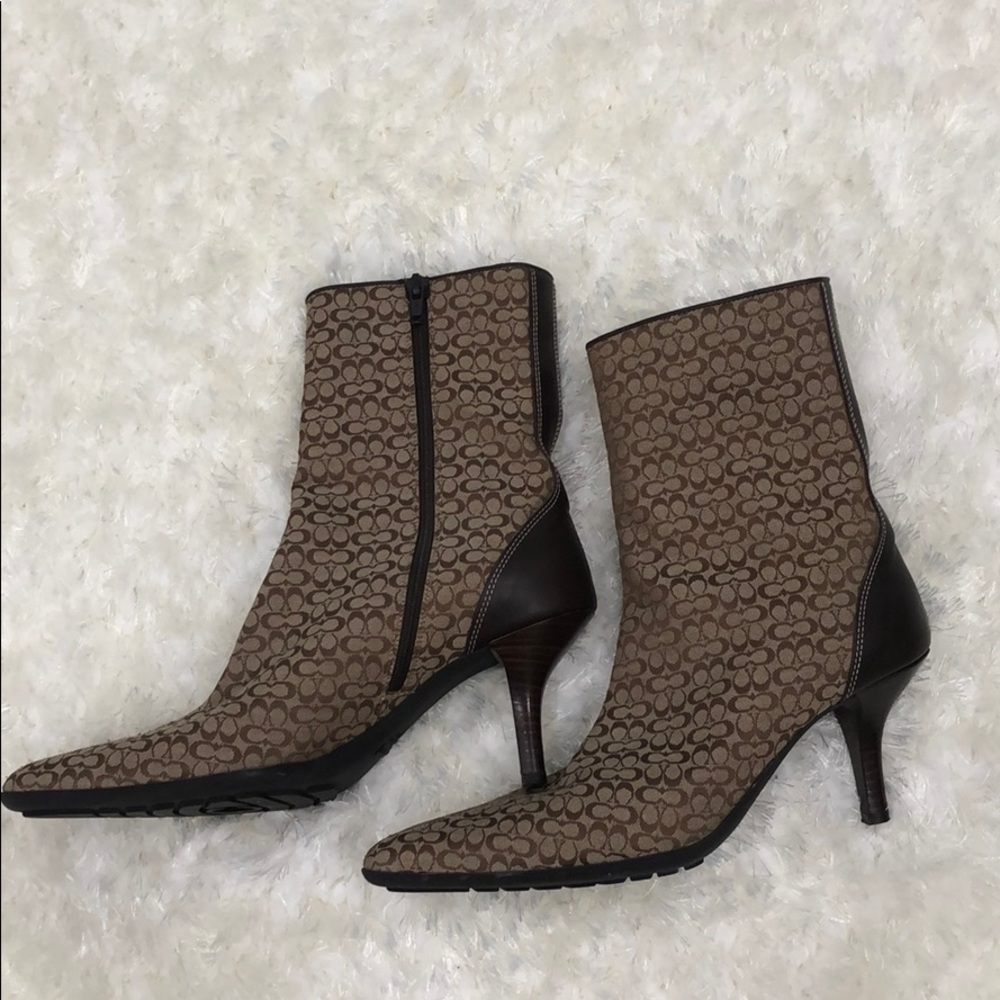 Hardly worn coach boots